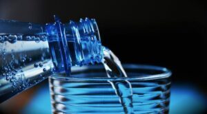 Wasser genug trinken Fieber